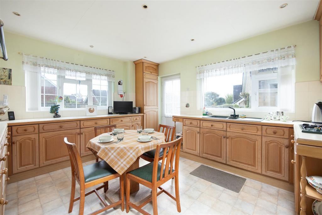 1 Sandringham Road Trowbridge BA14 0 JU (13).jpg