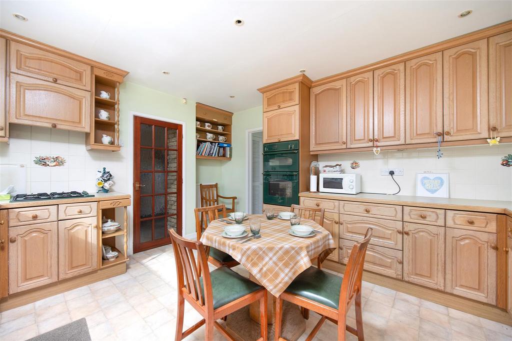 1 Sandringham Road Trowbridge BA14 0 JU (15).jpg