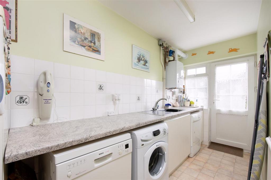 1 Sandringham Road Trowbridge BA14 0 JU (16).jpg