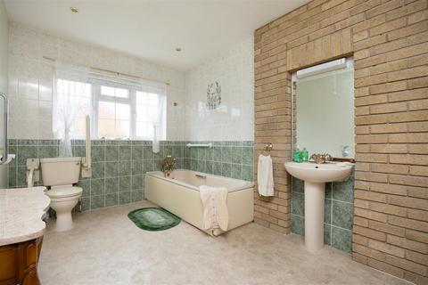 1 Sandringham Road, Trowbridge, BA14 0JU