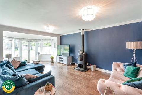 11a Blenheim Drive, Finningley, Doncaster, DN9 3QF