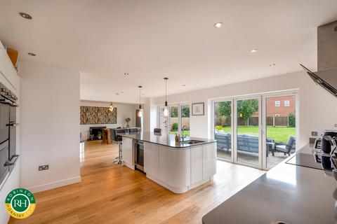 11a Blenheim Drive, Finningley, Doncaster, DN9 3QF
