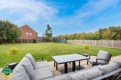 11a Blenheim Drive, Finningley, Doncaster, DN9 3QF