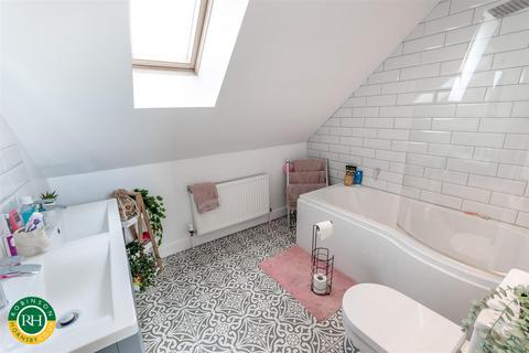 11a Blenheim Drive, Finningley, Doncaster, DN9 3QF