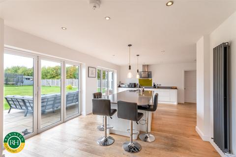 11a Blenheim Drive, Finningley, Doncaster, DN9 3QF