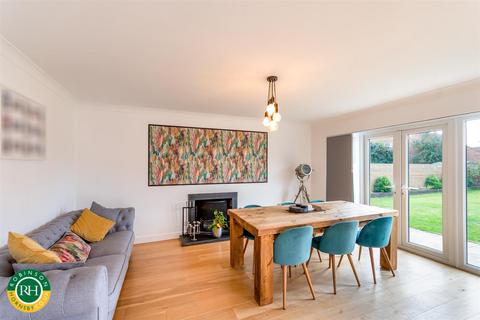 11a Blenheim Drive, Finningley, Doncaster, DN9 3QF