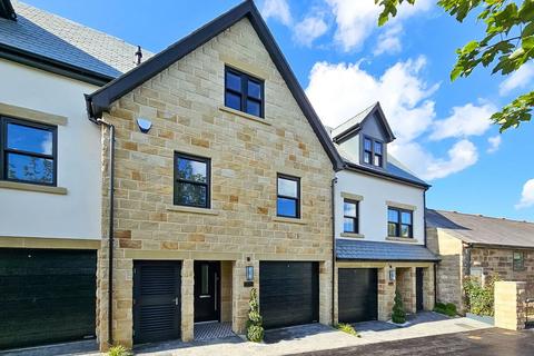 3 bedroom townhouse for sale, Back Tewit Well Road, Harrogate, HG2