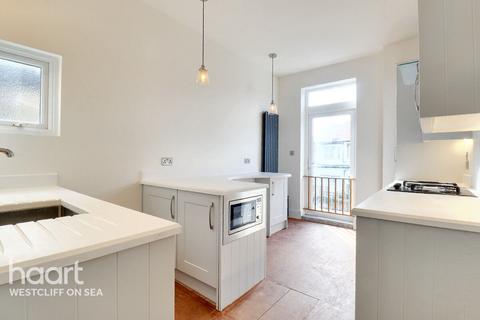 2 bedroom flat for sale, Silverdale Avenue, Westcliff-On-Sea