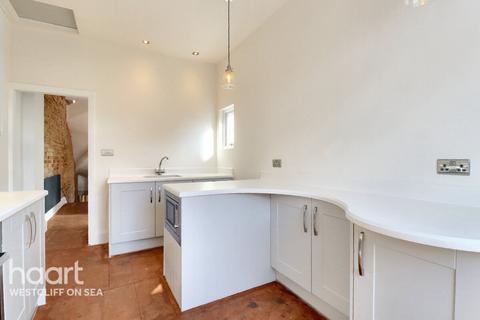 2 bedroom flat for sale, Silverdale Avenue, Westcliff-On-Sea