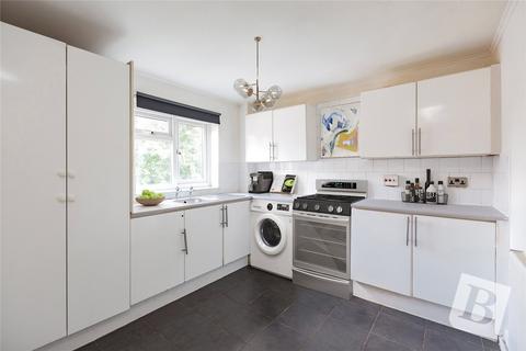 16 Aldwych Close, Hornchurch, RM12 4JX