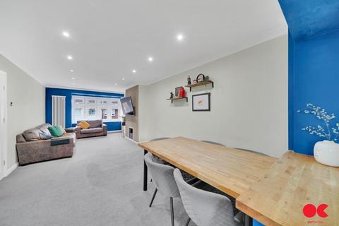 9 William Close, Collier Row, Romford, RM5 3EX