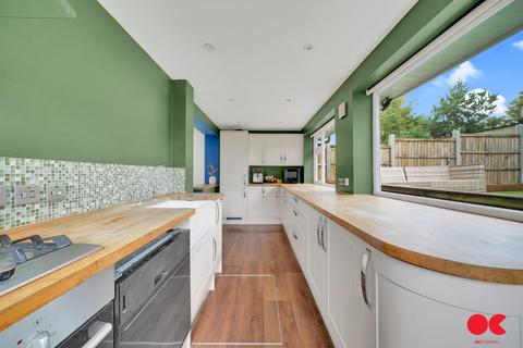9 William Close, Collier Row, Romford, RM5 3EX