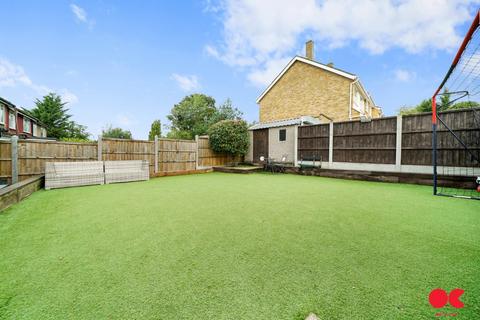 9 William Close, Collier Row, Romford, RM5 3EX