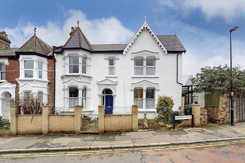 4 bedroom apartment to rent, Oakfield Road, London