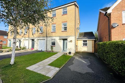 3 bedroom end of terrace house for sale, Blackthorn Close, Whitley, Goole