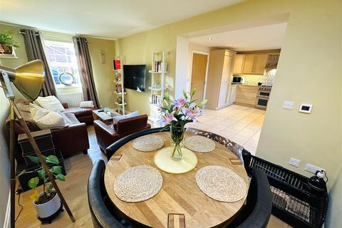 32 Blackthorn Close, Whitley, Goole, DN14 0GE