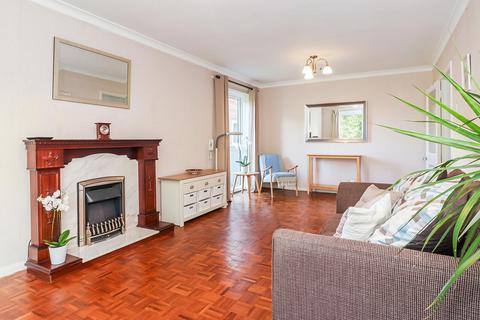 2 bedroom flat for sale, Eastbury Road, Watford WD19