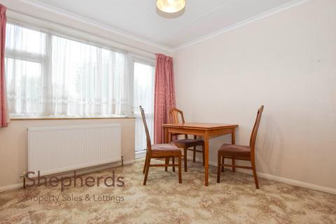 3 bedroom semi-detached house for sale, Elm Drive, Cheshunt EN8