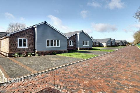 3 bedroom detached bungalow for sale, Meadowbrook, Rochford