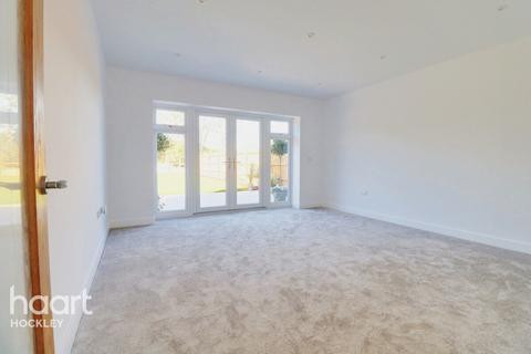 3 bedroom detached bungalow for sale, Meadowbrook, Rochford