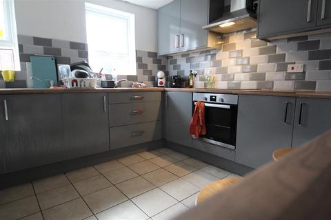 7 bedroom terraced house to rent, Delph Lane, Hyde Park, Leeds, LS6 2HQ