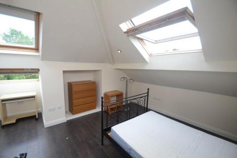 5 bedroom flat to rent, Wellington Road , Manchester M14