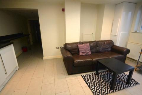 2 bedroom flat to rent, Wellington Road, Manchester M14