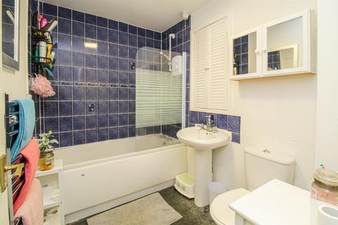 23 Dunn Close, Wrenthorpe, Wakefield, WF2 0SX