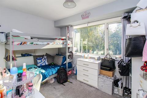 23 Dunn Close, Wrenthorpe, Wakefield, WF2 0SX