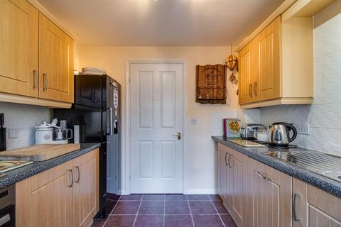 2 bedroom ground floor flat for sale, Mill Chase Road, Wakefield WF2