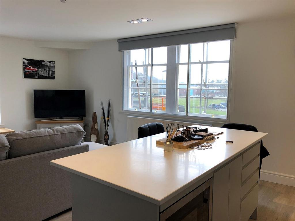 Dining kitchen/lounge area