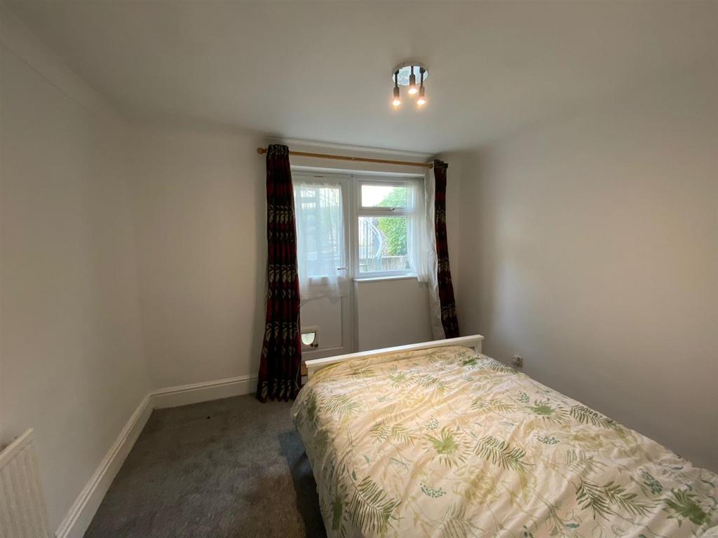 BED 2.jpg