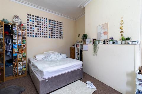 4 bedroom house to rent, Brudenell Street, Hyde Park, Leeds