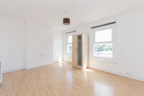 3 bedroom flat to rent, South Ealing, South Ealing, London, W5