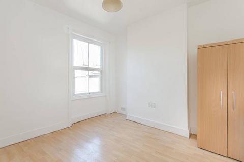 3 bedroom flat to rent, South Ealing, South Ealing, London, W5