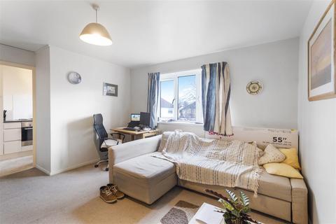 2 bedroom apartment for sale, Redford Close, Feltham TW13