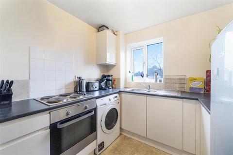 2 bedroom apartment for sale, Redford Close, Feltham TW13