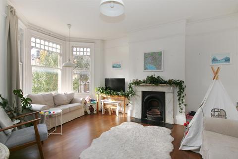 3 bedroom maisonette to rent, Sotheby Road, London N5