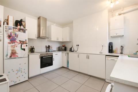 3 bedroom maisonette to rent, Sotheby Road, London N5