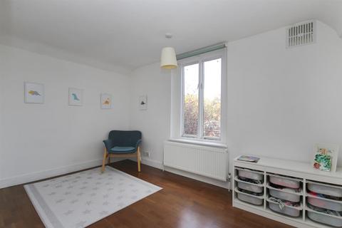 3 bedroom maisonette to rent, Sotheby Road, London N5