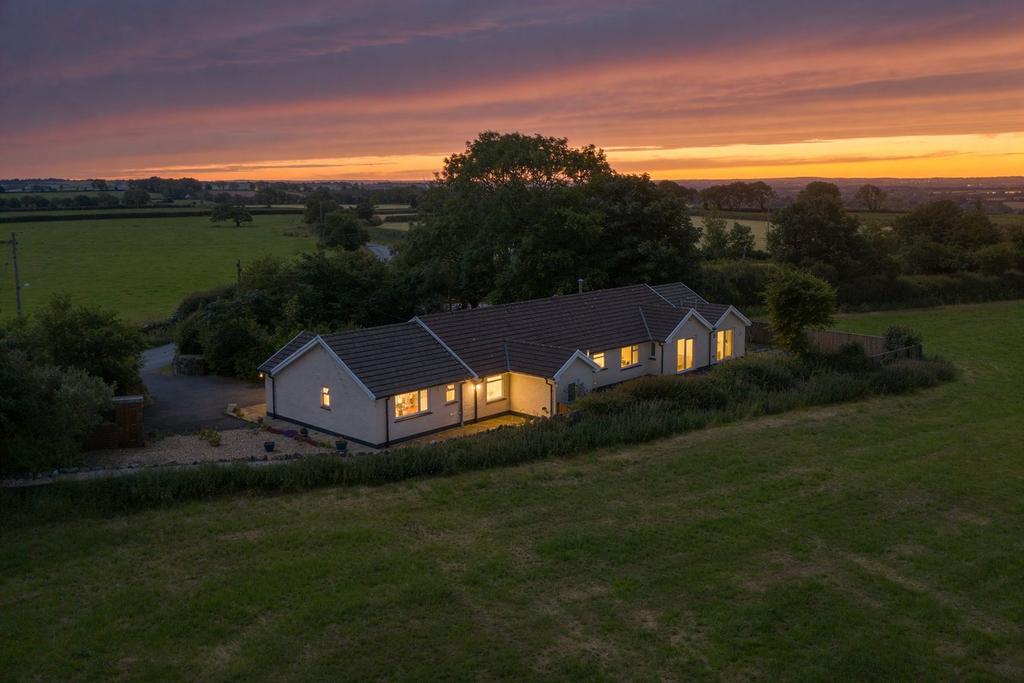 6 bedroom bungalow for sale