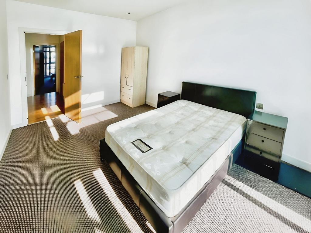 Apartment in Leeds - More
