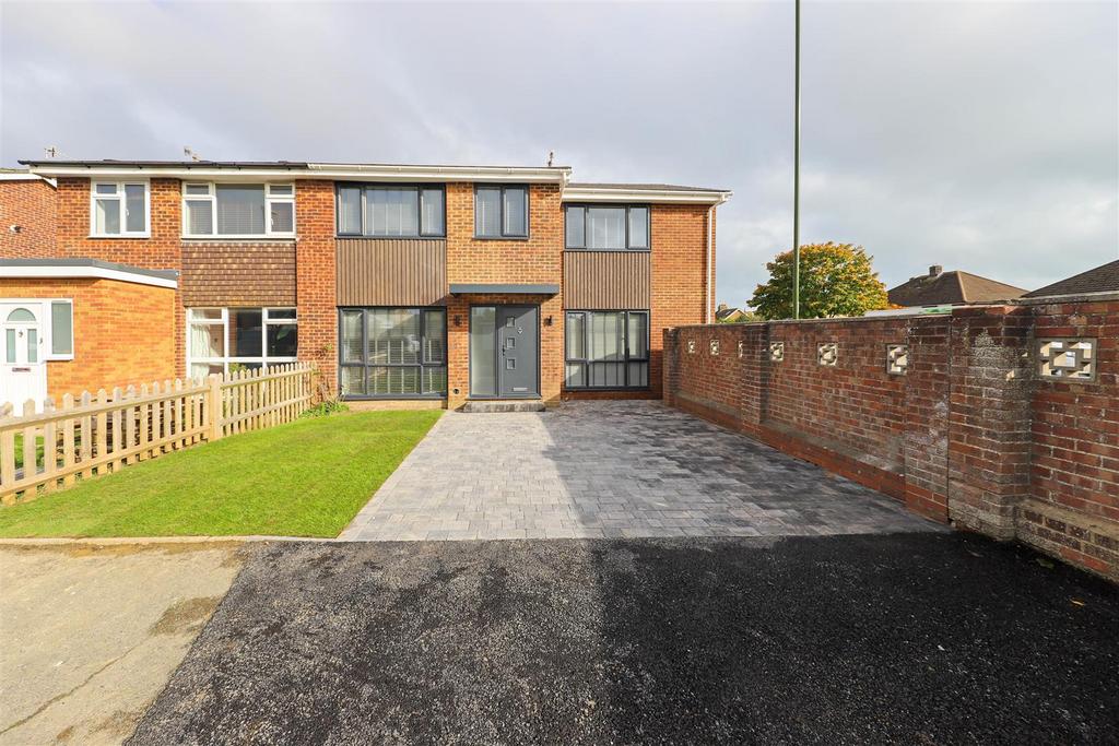 Thyme Close, ShorehamBySea 3 bed semidetached house for sale £550,000
