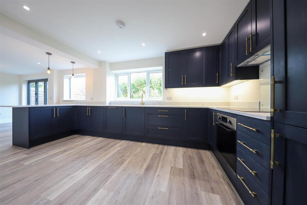 Thyme Close, ShorehamBySea 3 bed semidetached house for sale £550,000