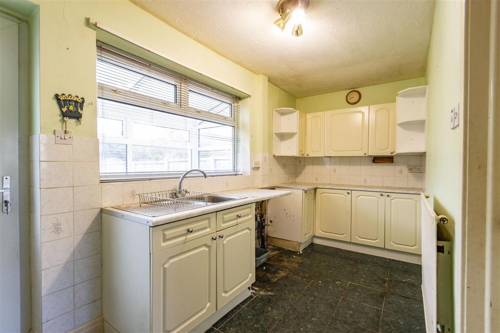Williamthorpe Road, North Wingfield... 2 bed semidetached house for