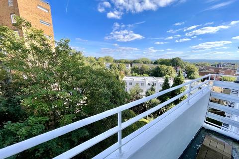2 bedroom apartment for sale, Lakeside, Kingston Upon Thames KT2