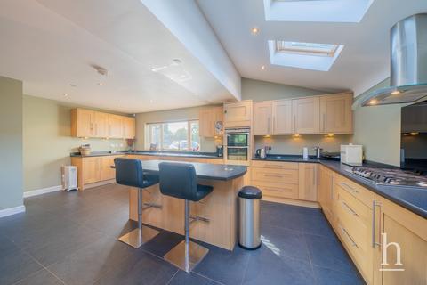 4 bedroom detached house for sale, Birkenhead Road, Willaston CH64