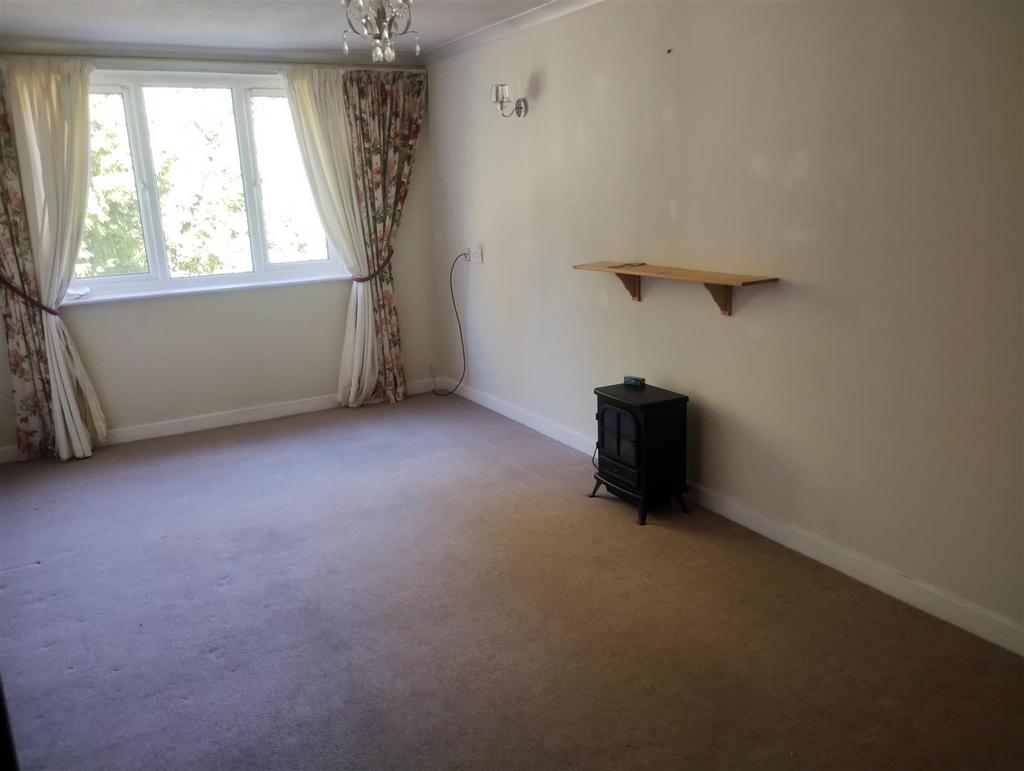 18 Llys Menai, Menai Bridge 1 bed retirement property for sale £89,950