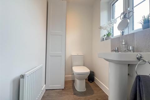 39 Honeypot Way, Walton On The Naze, CO14 8FH