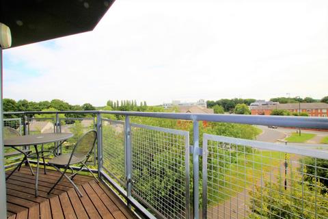 2 bedroom flat to rent, Commonwealth Drive, Crawley, West Sussex. RH10 1AU